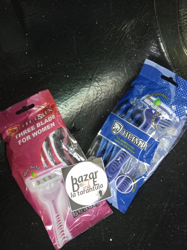 Maquinitas de afeitar 🪒's foto | Bazar de la tarántula 🕷 |  BizneCubano