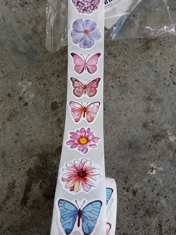 Calcomanías de flores y mariposas's foto | Bazar de la tarántula 🕷 |  BizneCubano